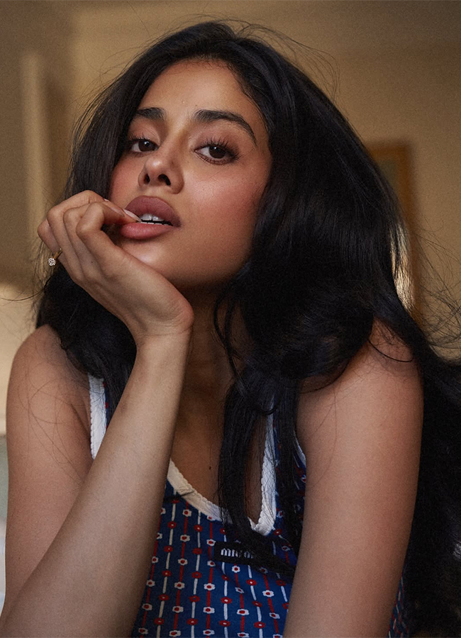 Janhvi Kapoor In Paris Fashion Week Viral Photos13