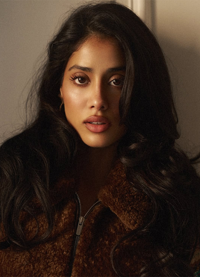 Janhvi Kapoor In Paris Fashion Week Viral Photos3