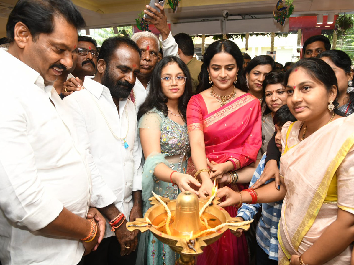 Actress Vaishnavi Chaitanya In Adilabad District HD Photos8