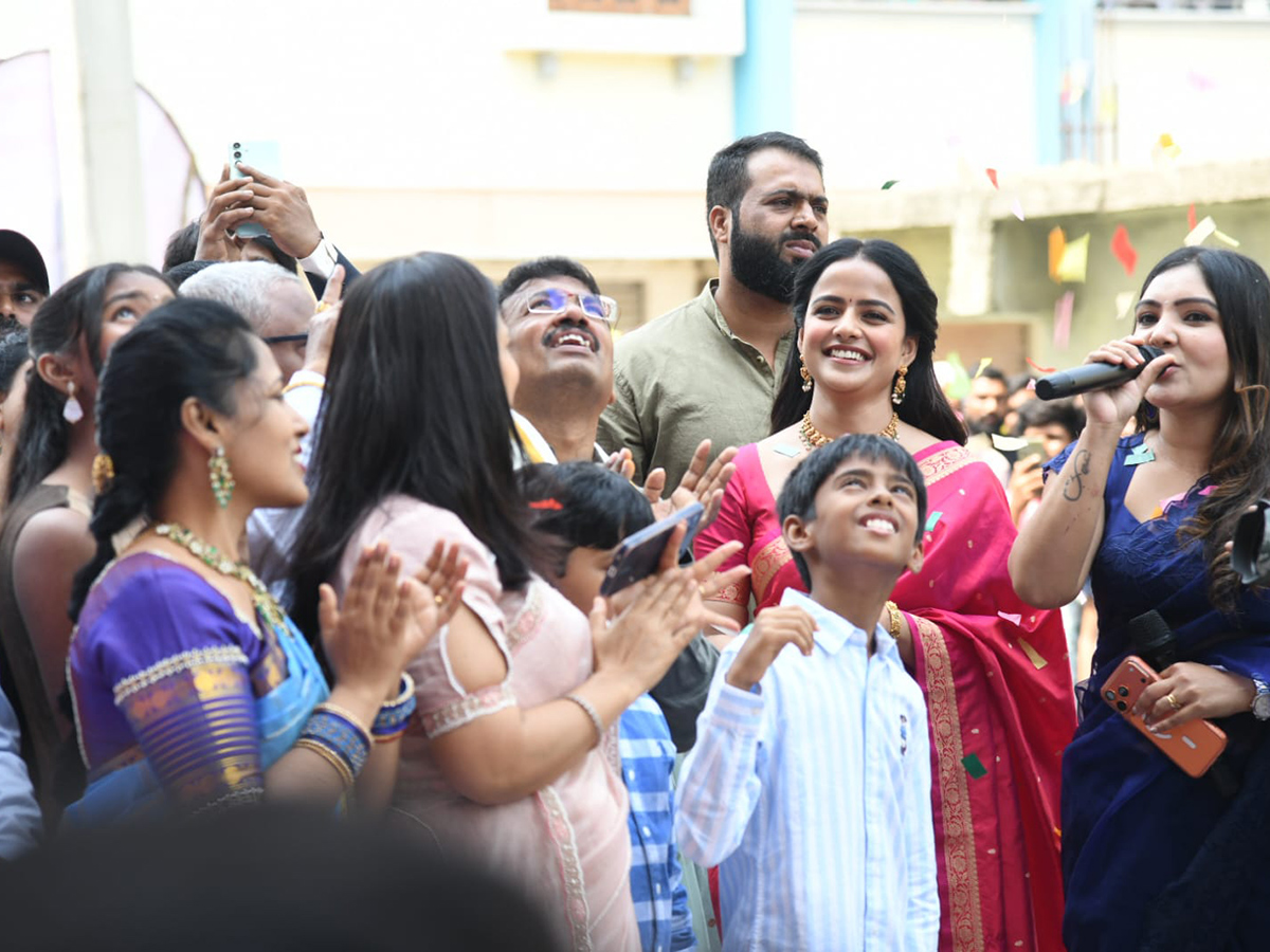 Actress Vaishnavi Chaitanya In Adilabad District HD Photos3