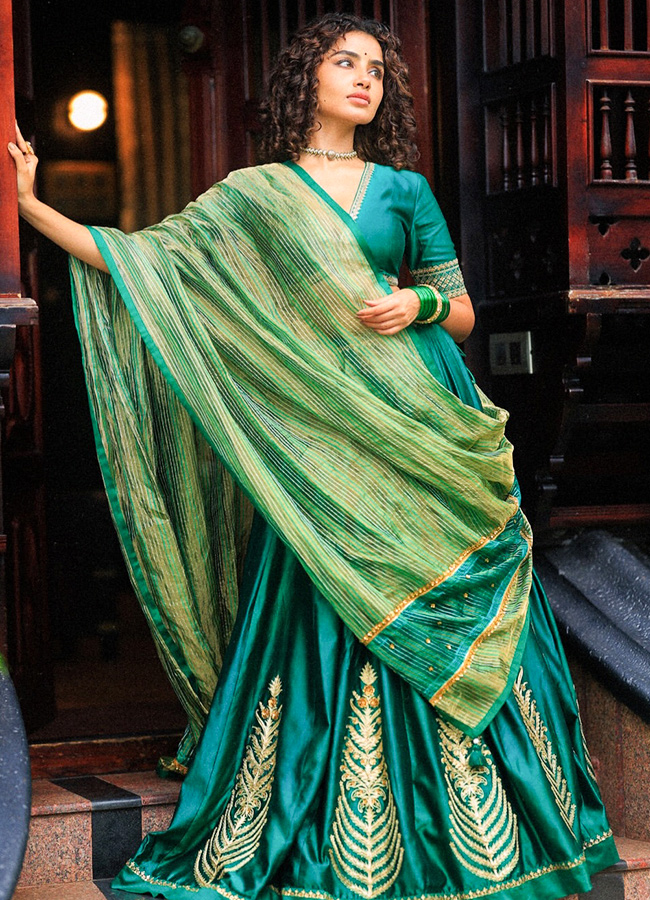Anupama Parameswaran Stuns in a Green Dress8