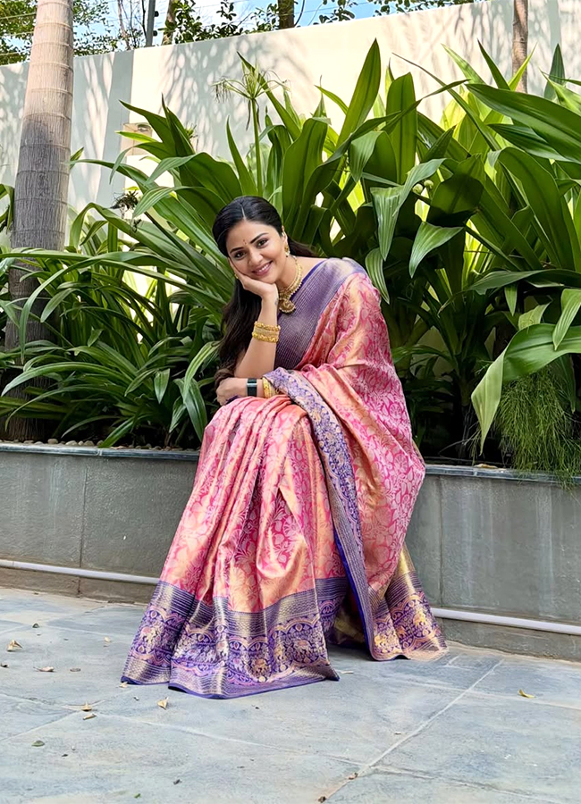 Actress Sreemukhi Opens Shopping Mall in Nizamabad10