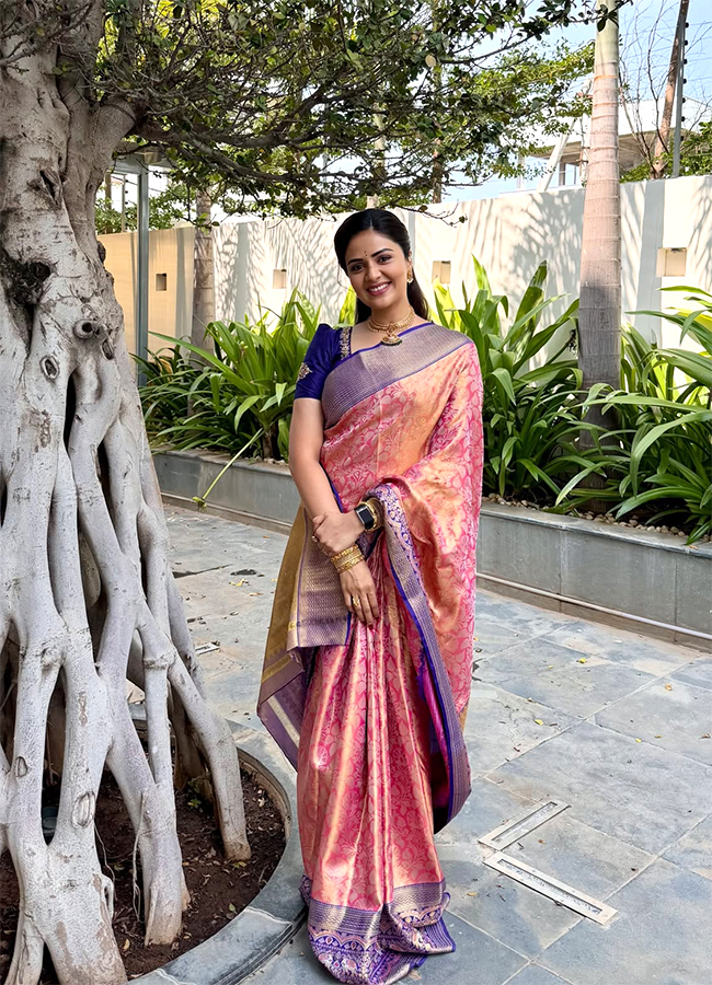 Actress Sreemukhi Opens Shopping Mall in Nizamabad14