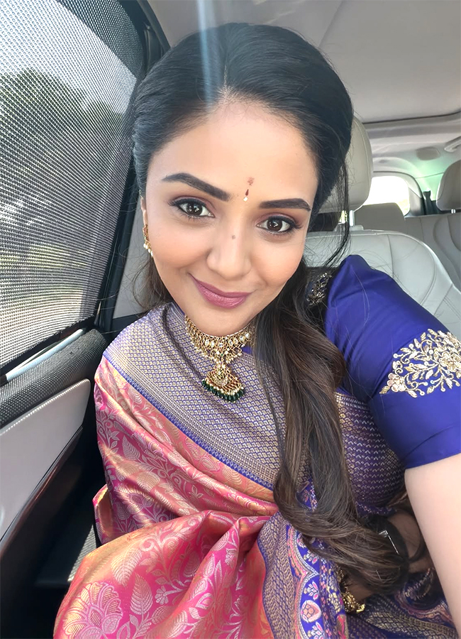 Actress Sreemukhi Opens Shopping Mall in Nizamabad15