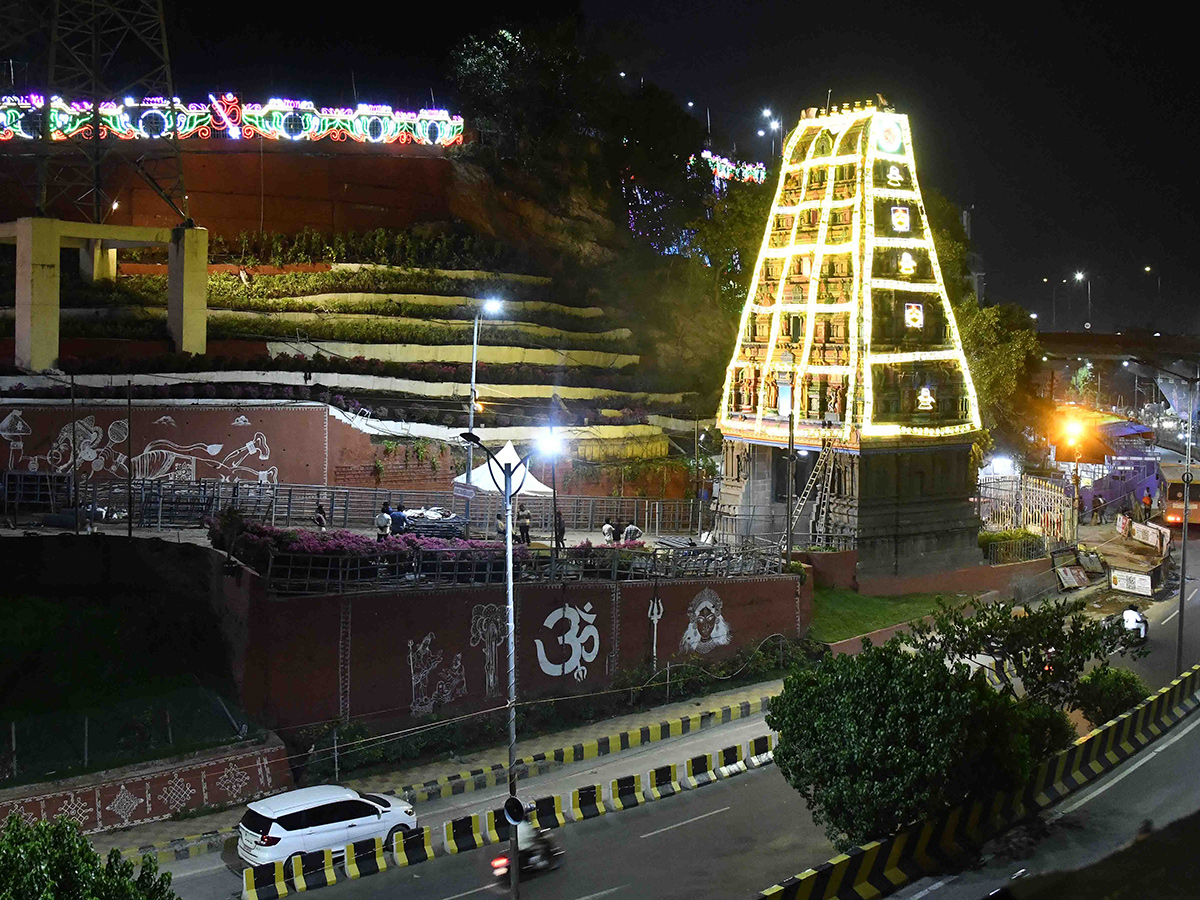 Vijayawada: Indrakeeladri illuminated by electric lights, Photos goes viral12
