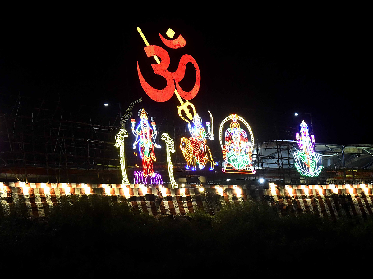 Vijayawada: Indrakeeladri illuminated by electric lights, Photos goes viral2