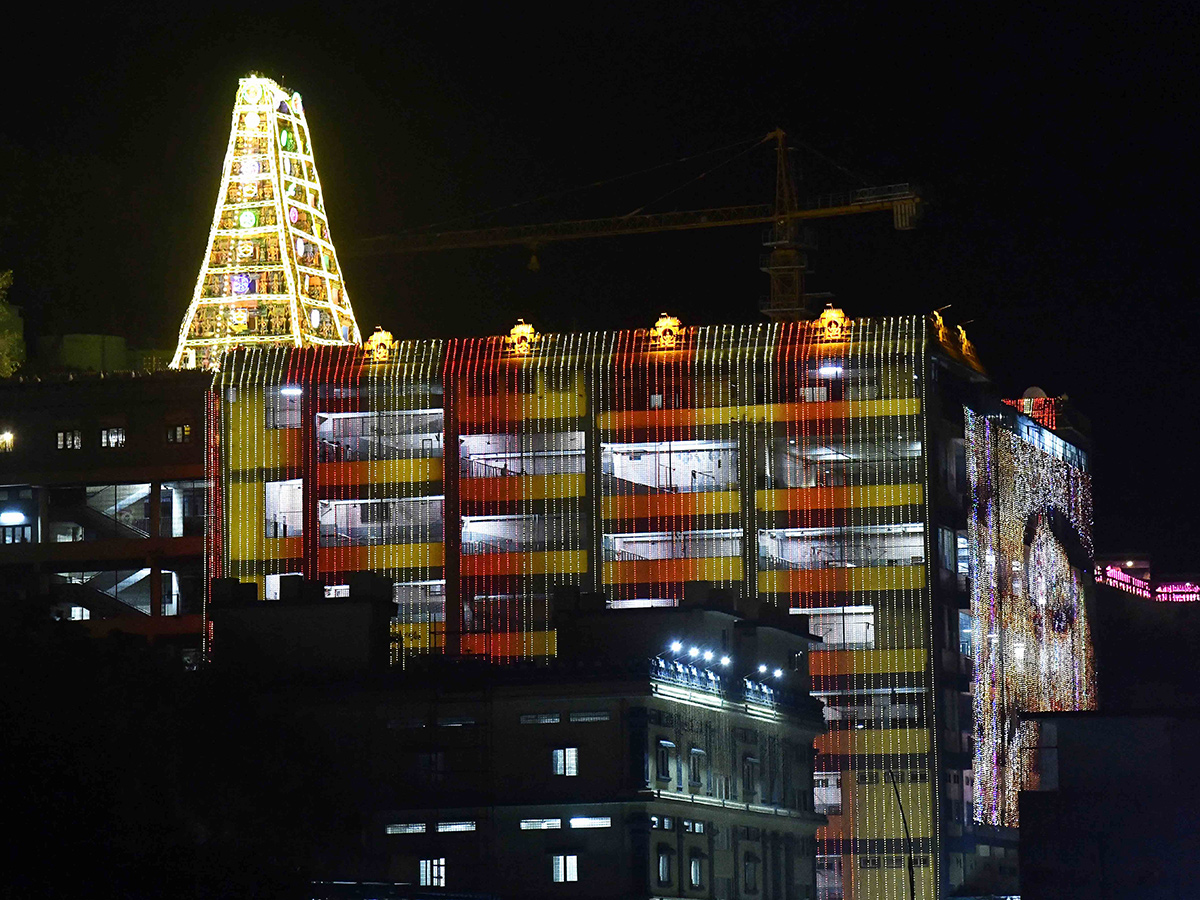 Vijayawada: Indrakeeladri illuminated by electric lights, Photos goes viral4