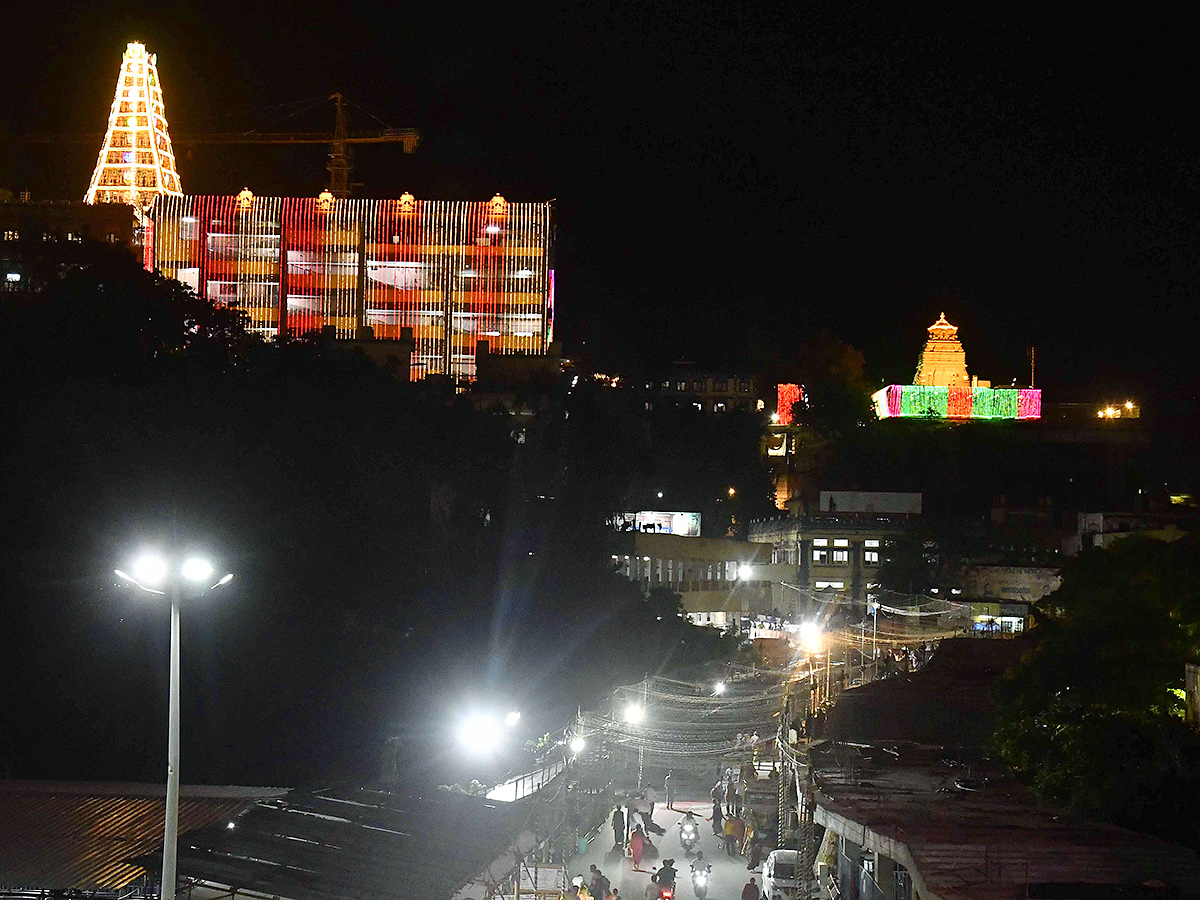 Vijayawada: Indrakeeladri illuminated by electric lights, Photos goes viral7