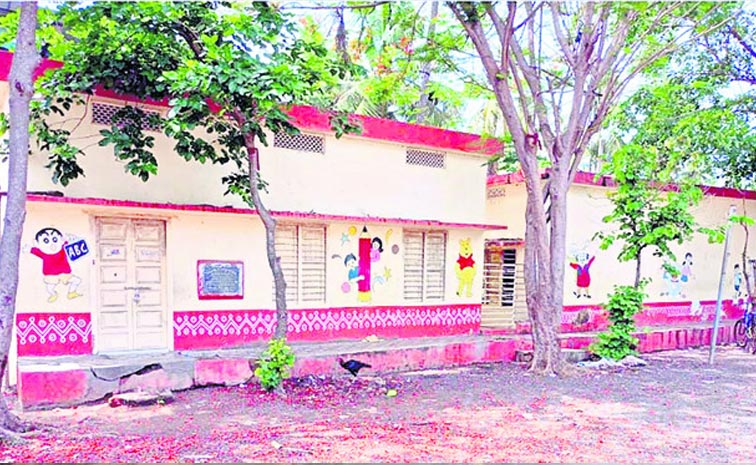 వెలగలవారిపాలెంలో దళితవాడలో నాడు-నేడులో నిర్మించిన భవనం