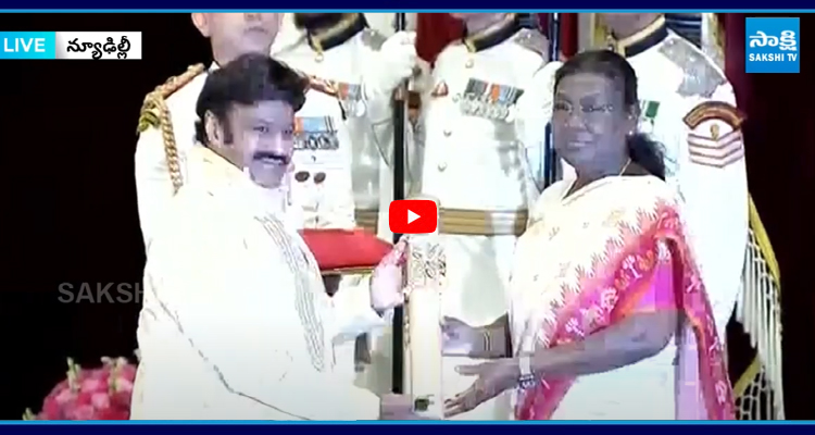 పద్మభూషణ్ అందుకున్న బాలకృష్ణ