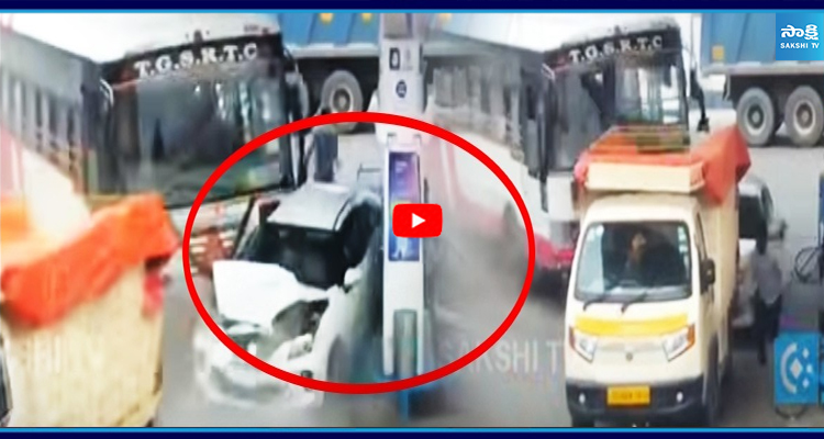 పెట్రోల్ బంక్ లోకి దూసుకొచ్చిన బస్సు కార్లు తుక్కు తుక్కు
