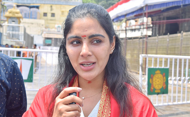 Actress Samyuktha Menon Visit Tirumala Tirupati Temple Photos - Sakshi