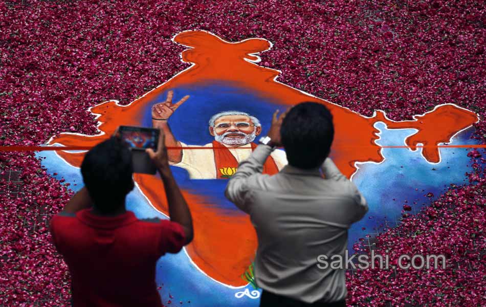 India celebrates modi victory - Sakshi