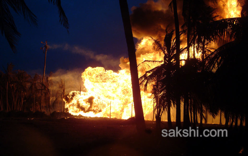 gail gas pipeline blast causes 16 deaths - Sakshi