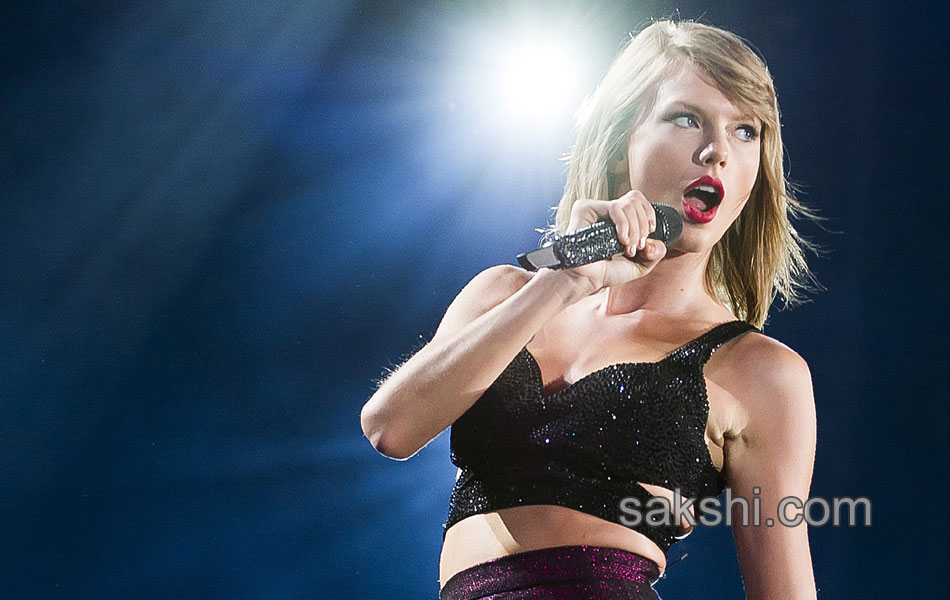 Taylor Swift Performs at MetLife Stadium