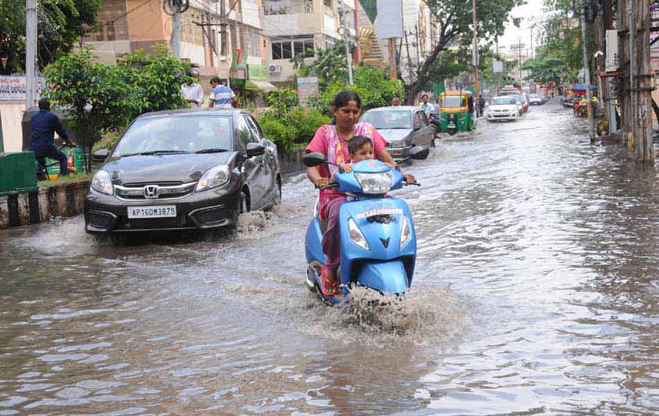 heavy rain in vijayawada - Sakshi