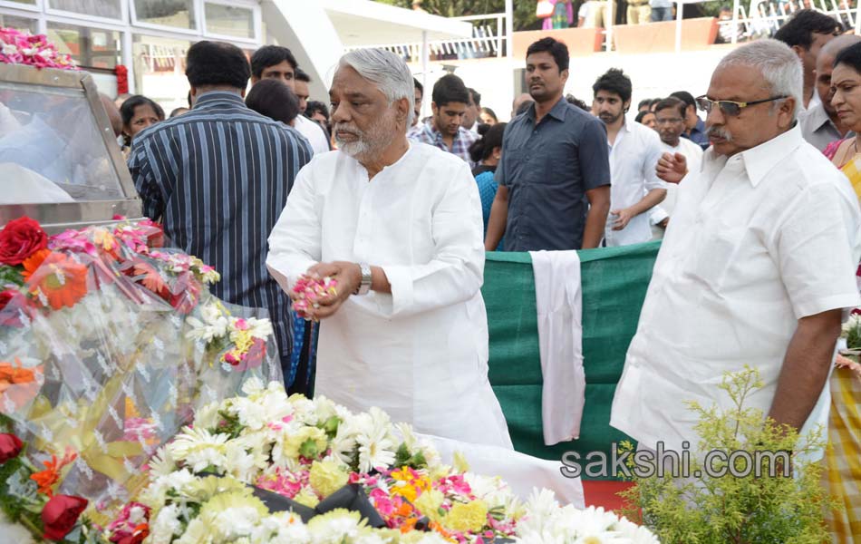 celebreties broke into tears with akkineni nageswara rao death - Sakshi