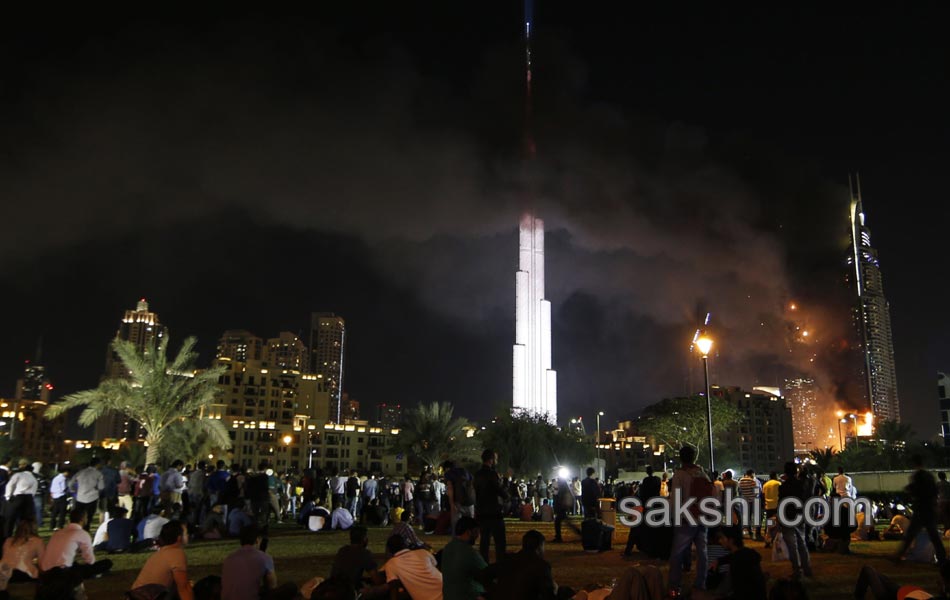 Dubai fire erupts at dubai hotel near burj khalifa