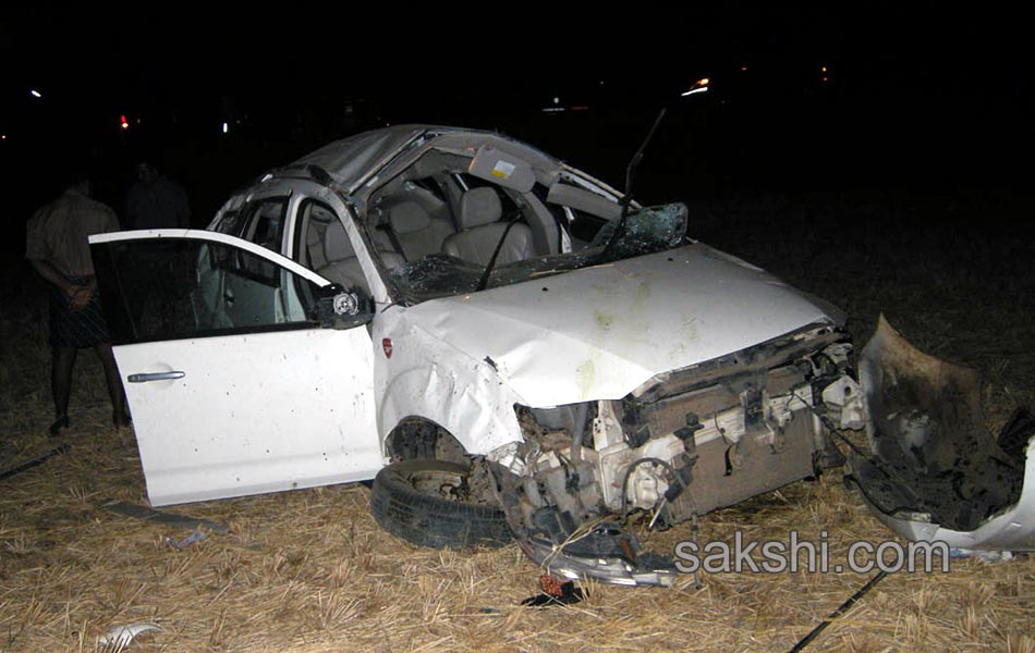 shobha nagireddy injured in road accident in kurnool - Sakshi
