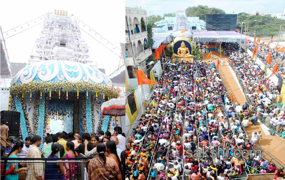 Heavy rush of pilgrims in temples on Vaikunta Ekadasi - Sakshi