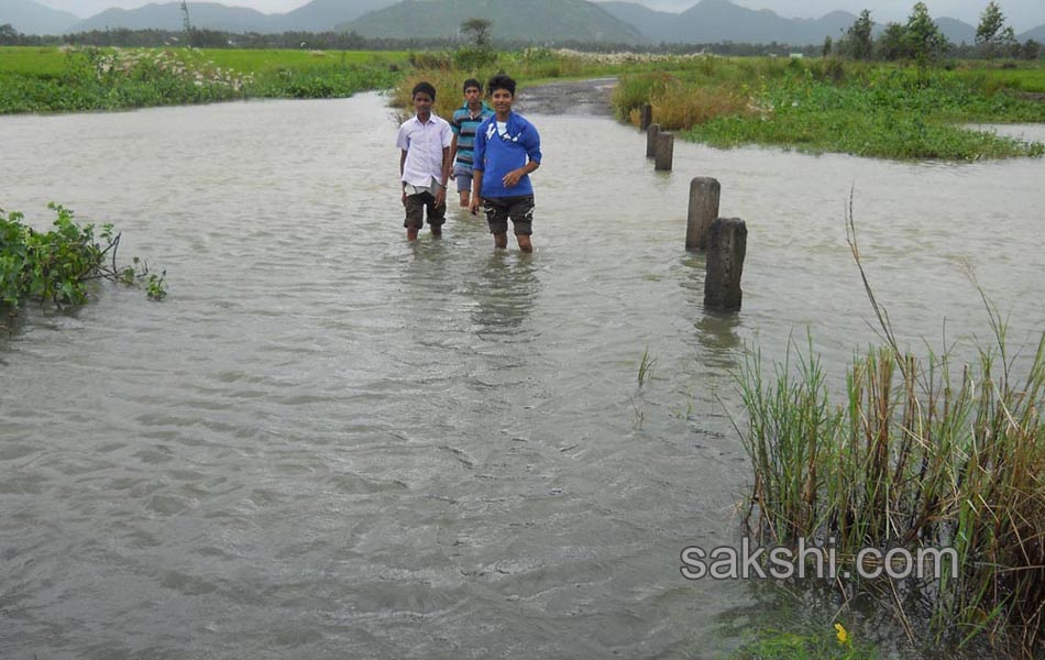 Cyclone Hudhud Batters Andhra Pradesh - Sakshi