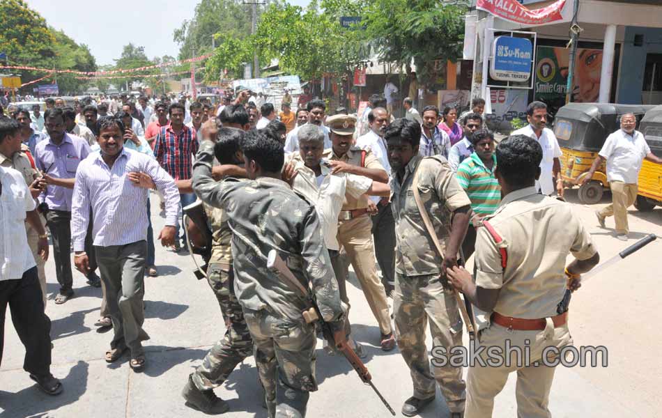 RTC strike in police lathicharge - Sakshi