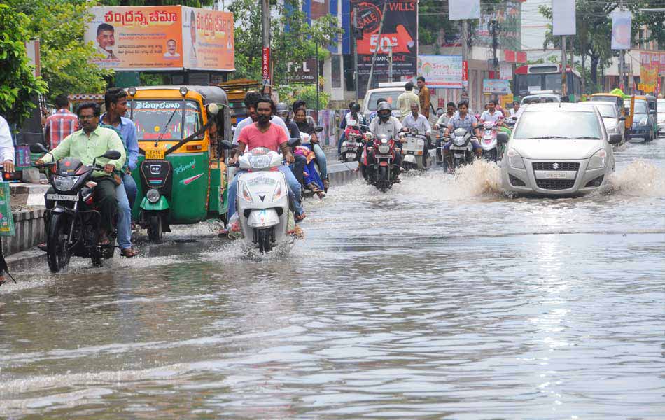 heavy rain in vijayawada - Sakshi