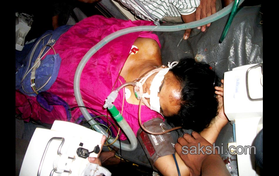 shobha nagireddy injured in road accident in kurnool - Sakshi
