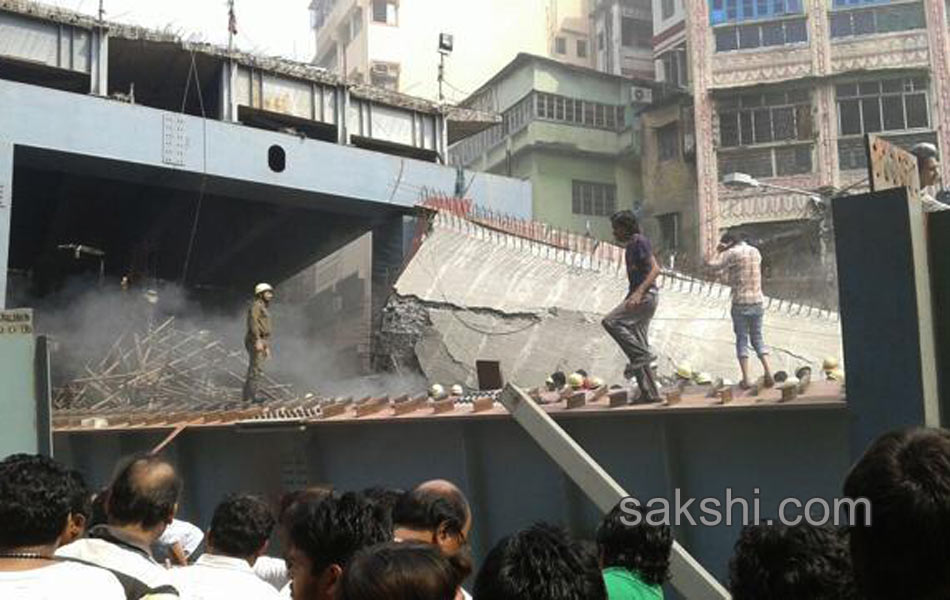 flyover collapsed in kolcutta