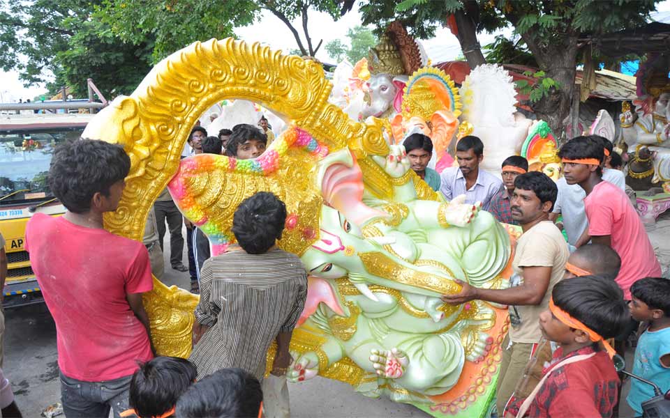 Vinayaka Chaviti festivity begins - Sakshi