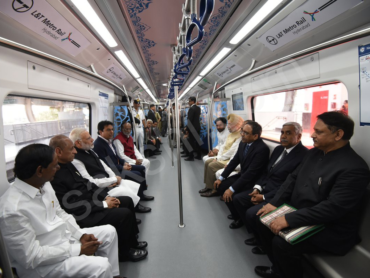 narendra modi inaugurates hyderabad metro rail services - Sakshi