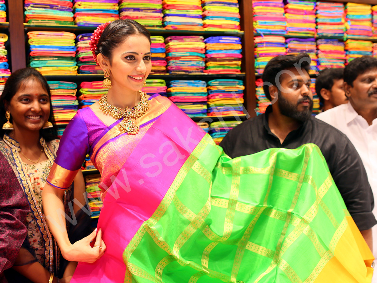 Rakul Preet inaugurates South India Shopping Mall - Sakshi