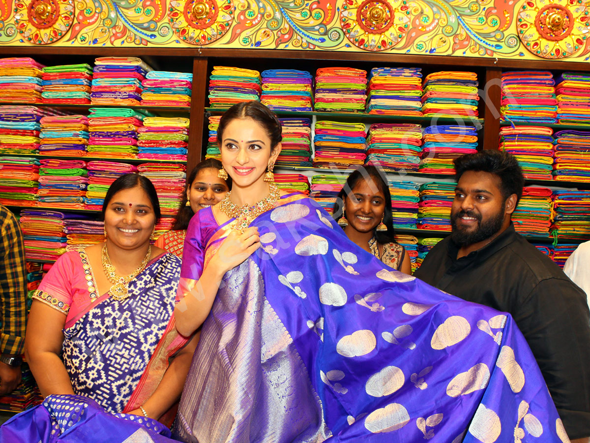 Rakul Preet inaugurates South India Shopping Mall - Sakshi