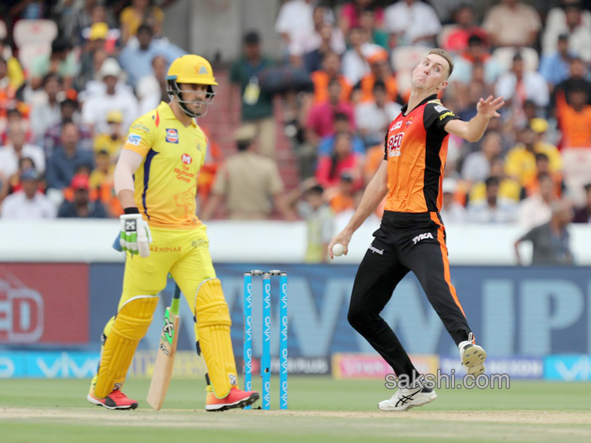 Chennai Super Kings survive late scare, win by four runs - Sakshi
