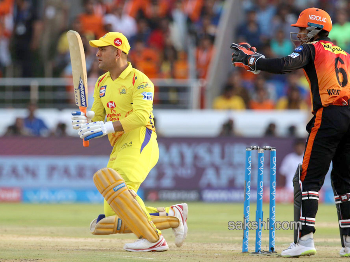 Chennai Super Kings survive late scare, win by four runs - Sakshi