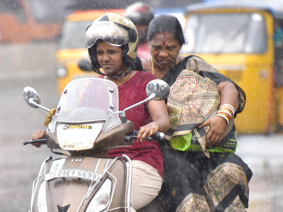 Heavy Rain in Hyderabad photo Gallery - Sakshi