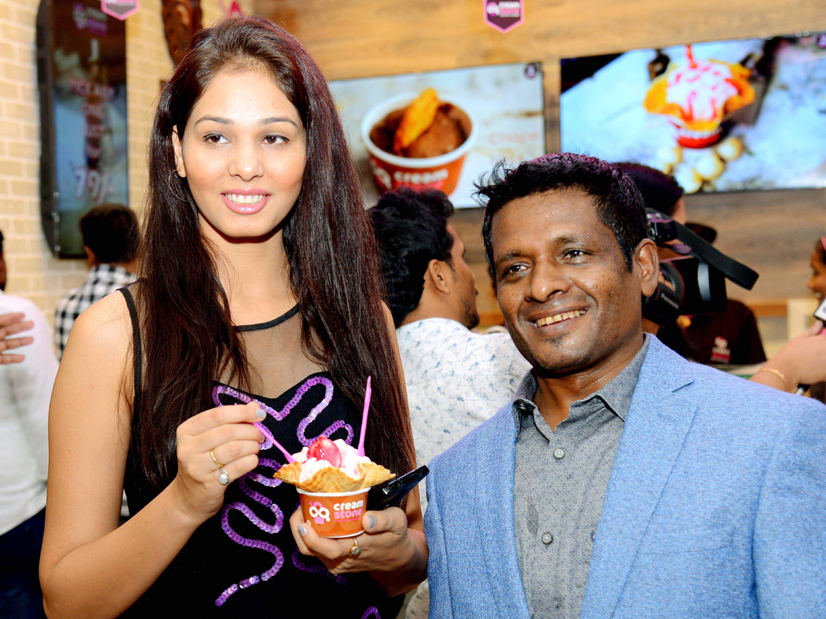 Diksha Panth inaugurates Ice cream parlor at Hyderabad Photo Gallery - Sakshi