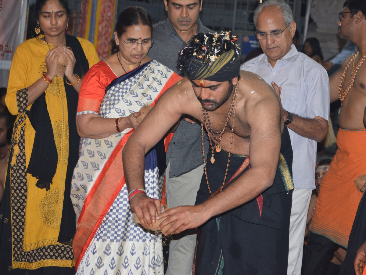 Sharwanand Mahapadi Pooja to Ayyappa Swamy Photo Gallery - Sakshi