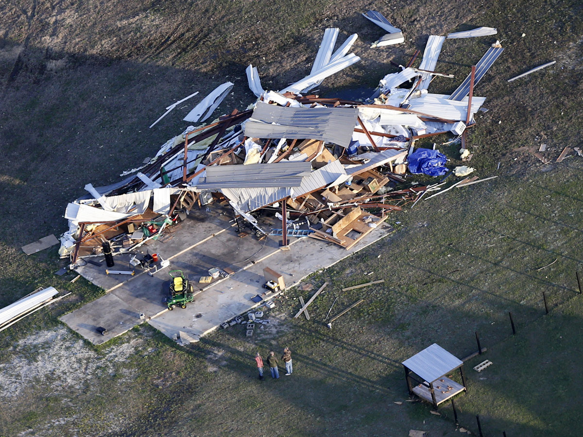 Alabama Tornadoes in Lee County Photo Gallery - Sakshi