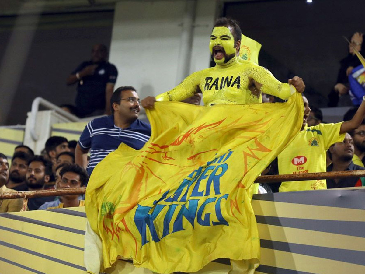 Mumbai Indians beat Chennai Super Kings by 1 run photo Gallery - Sakshi