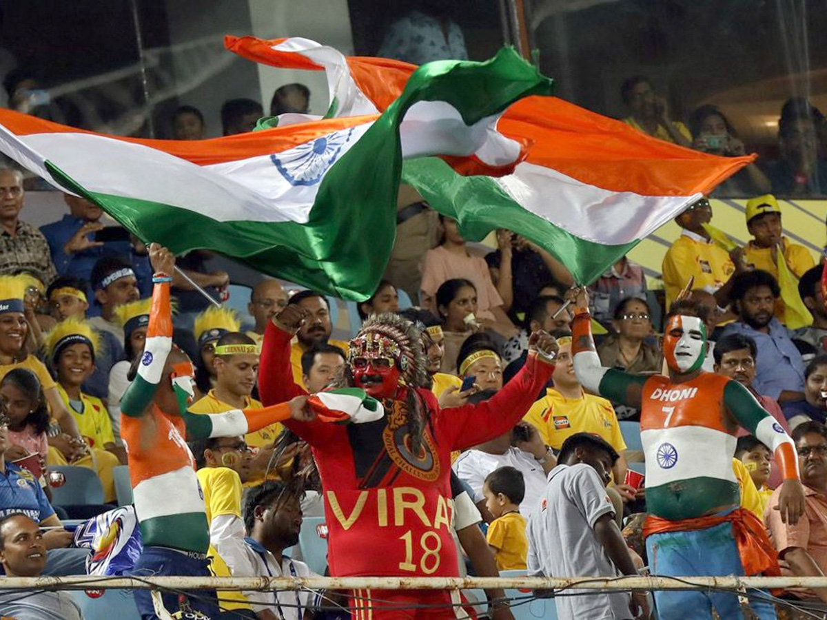 Mumbai Indians beat Chennai Super Kings by 1 run photo Gallery - Sakshi