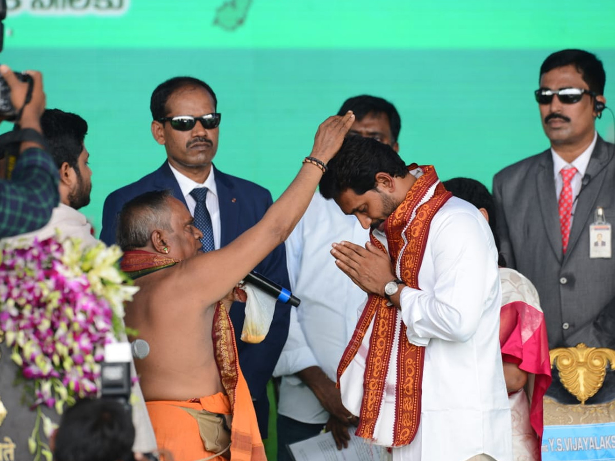 YS Jagan Mohan Reddy swearing-in ceremony Photo Gallery - Sakshi