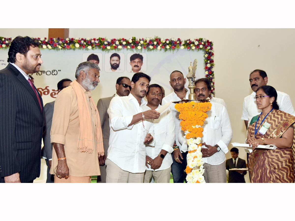 CM YS Jagan Mohan Reddy Starts Village Volunteer System Photo Gallery - Sakshi