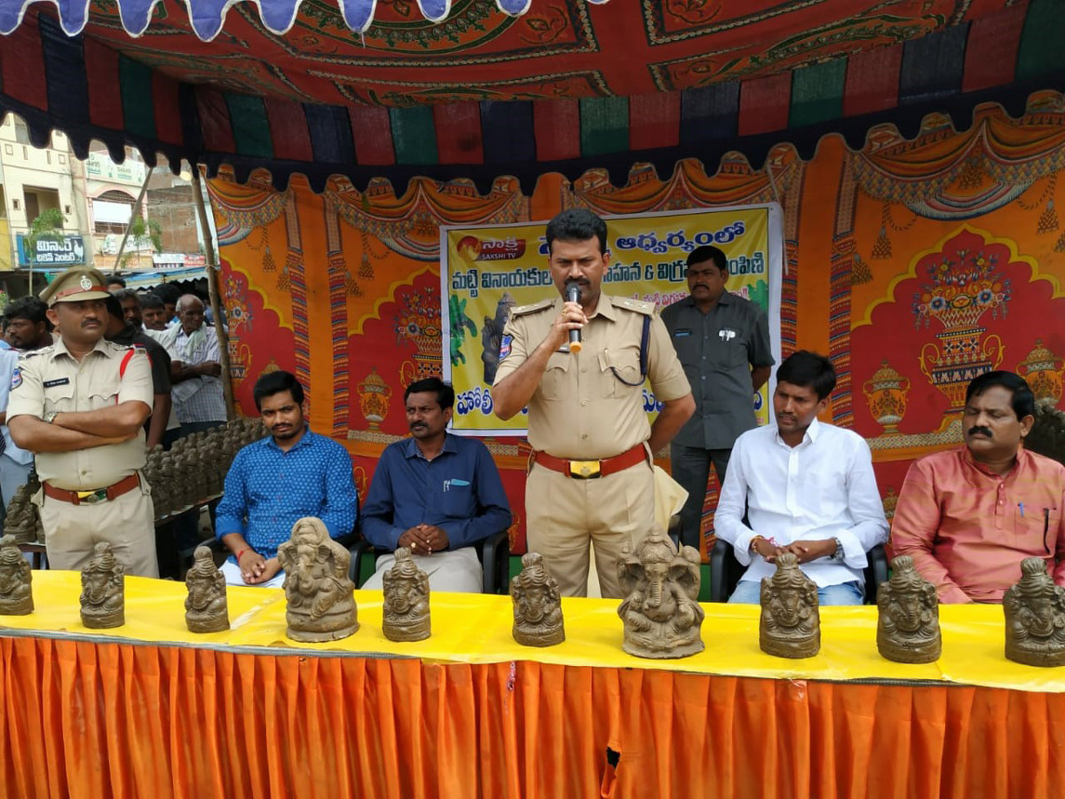 Ganesha Statues Distribution In Sakshi Photo Gallery - Sakshi