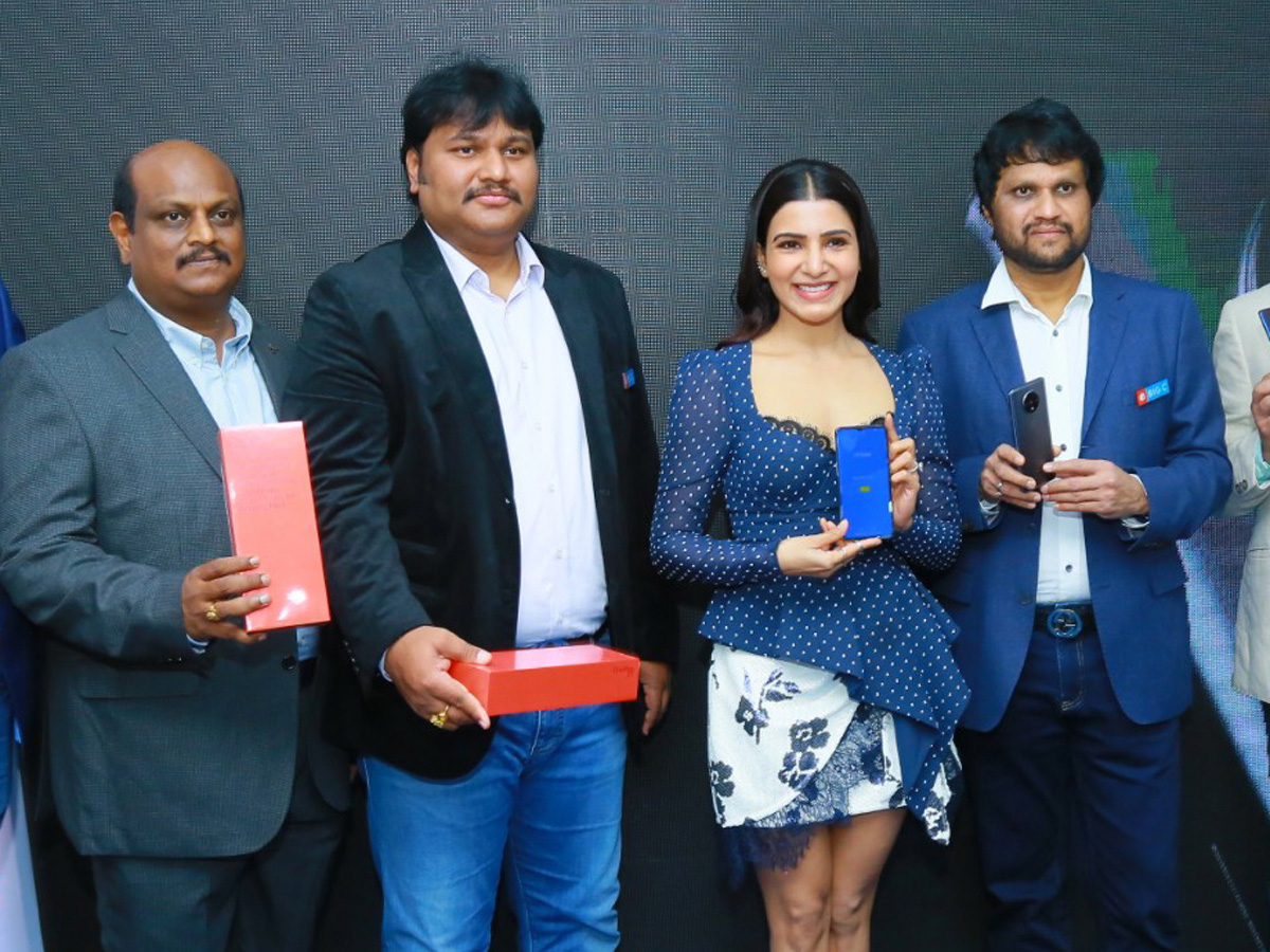 Samantha Launches Oneplus Mobiles at BIG C Photo Gallery - Sakshi