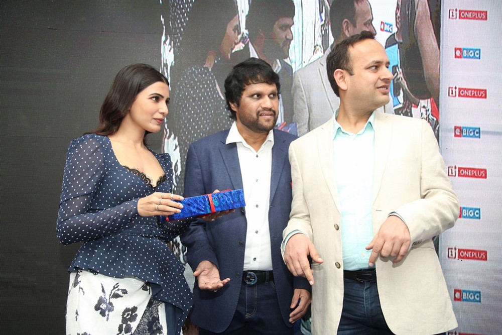 Samantha Launches Oneplus Mobiles at BIG C Photo Gallery - Sakshi