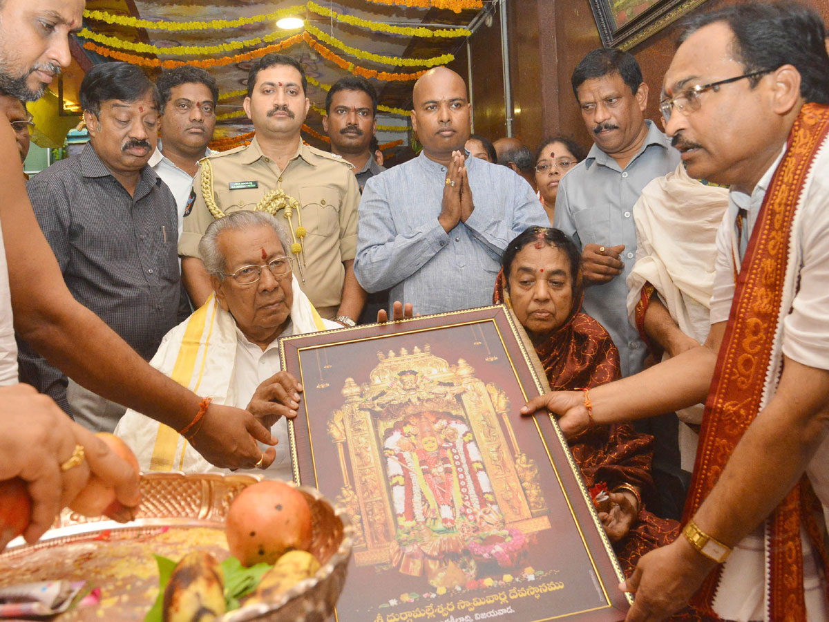 Sharan Navaratri Celebrations in Vijayawada Photo Gallery - Sakshi