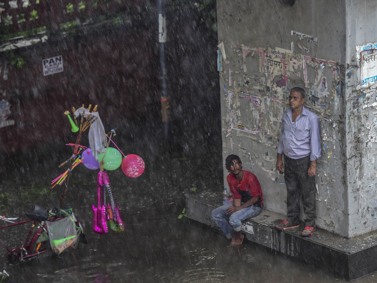   Heavy rains lash Delhi Photo Gallery - Sakshi