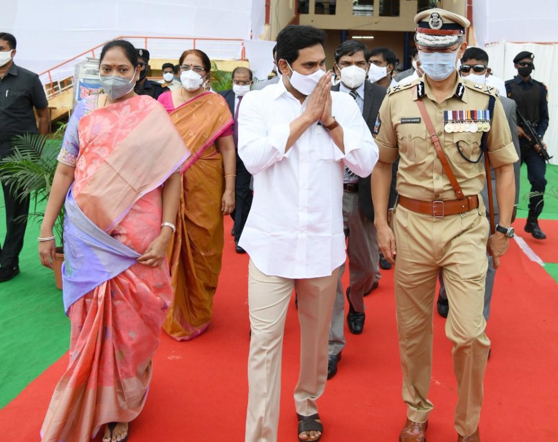 CM YS Jagan Attend Police Martyrs Commemoration Day - Sakshi