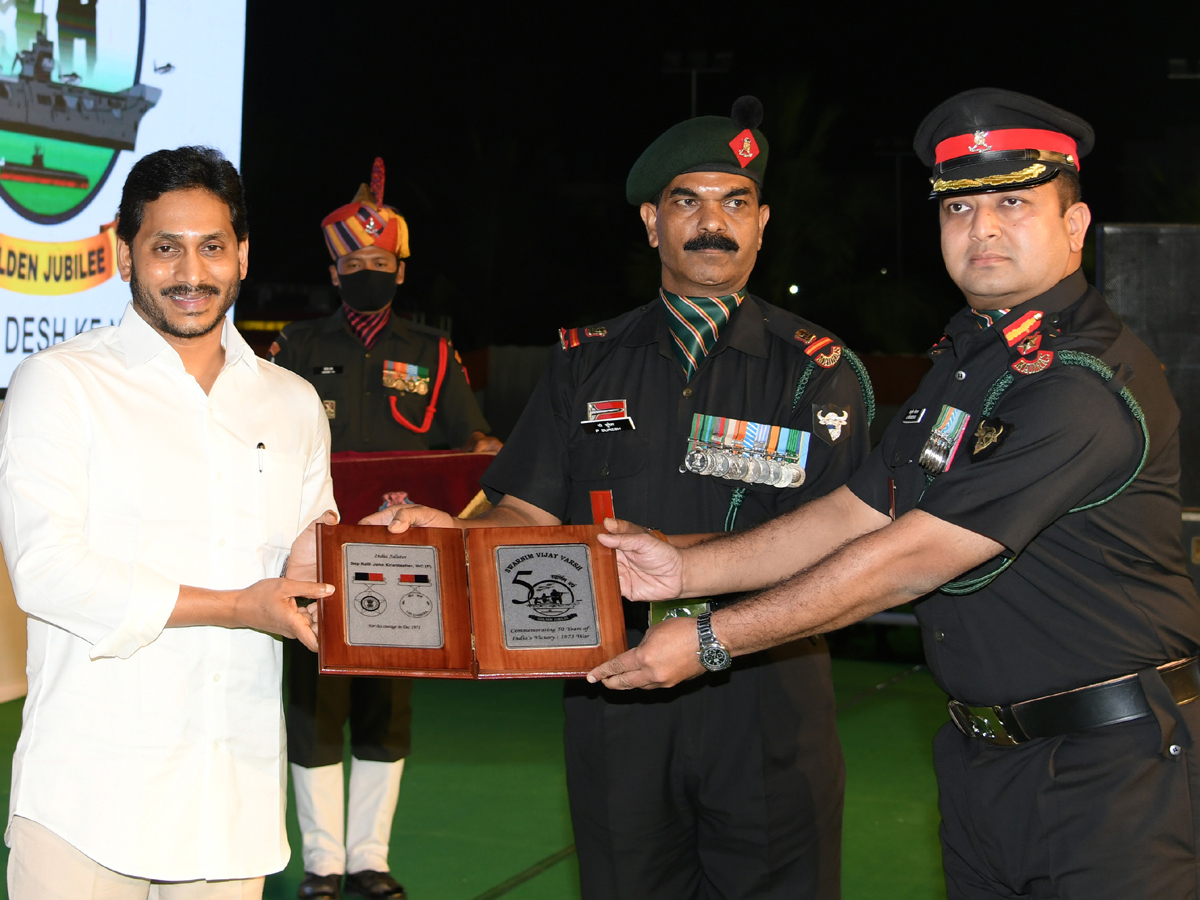 YS Jagan Praises Soldiers Duties Swarnim Vijay Varsh - Sakshi